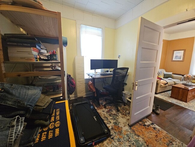 Building Photo - 2 Bedrooms, 1 Bathroom Single Family House