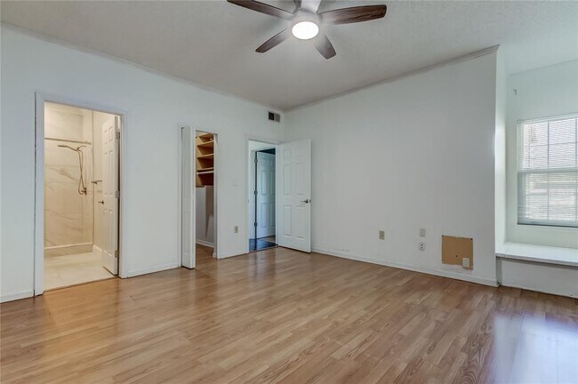 Building Photo - 8350 Savannah Trace Cir