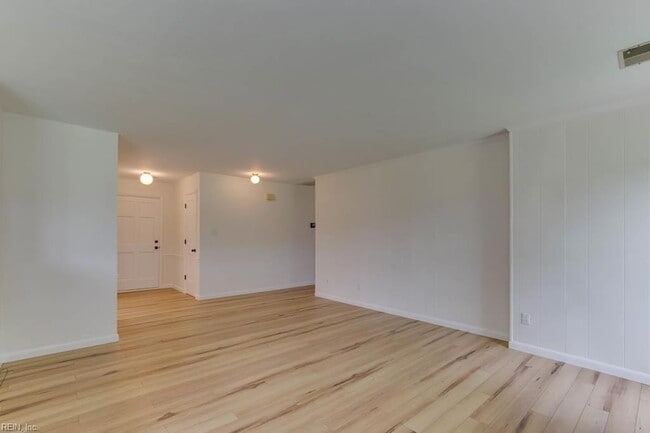 Building Photo - 2637 N Elizabeth Harbor Dr