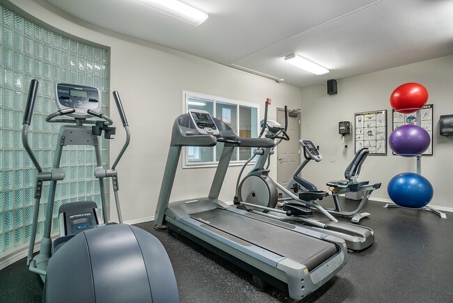 Building Photo - Castle Creek