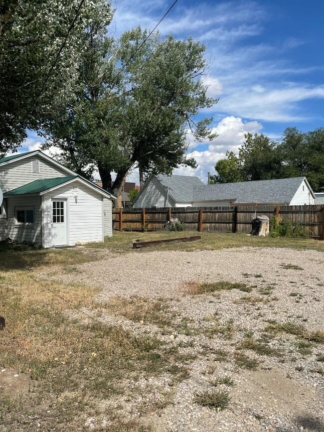 Primary Photo - 211 W Elm Ave