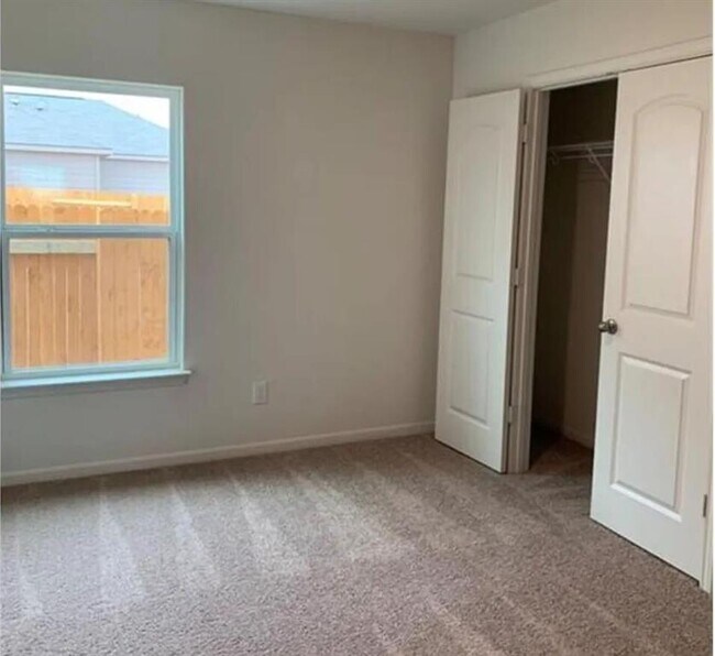 Building Photo - 213 Cres Park Dr