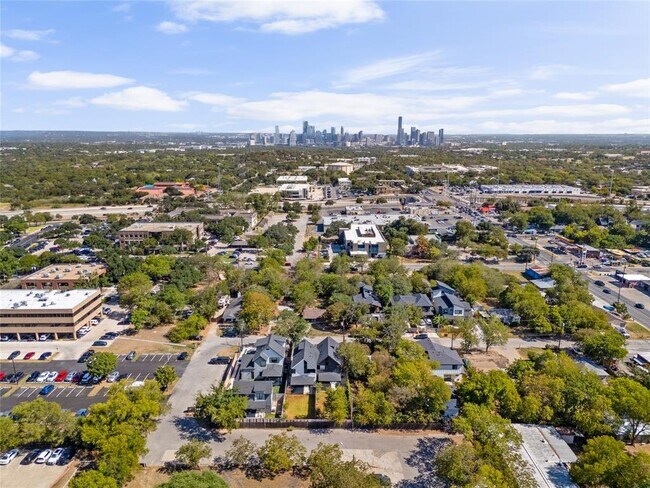 Building Photo - 613 Clifford Dr