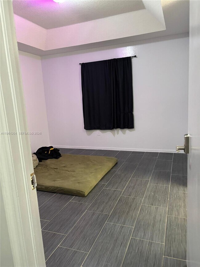 Building Photo - 2907 SE 15th Terrace