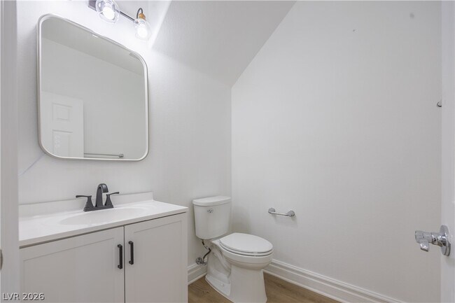 Building Photo - 212 Fairway Woods Dr