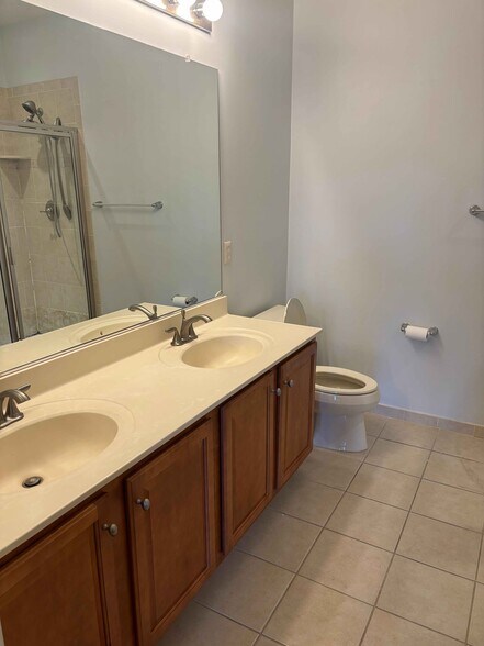 Master Bathroom - 300 W Elm St