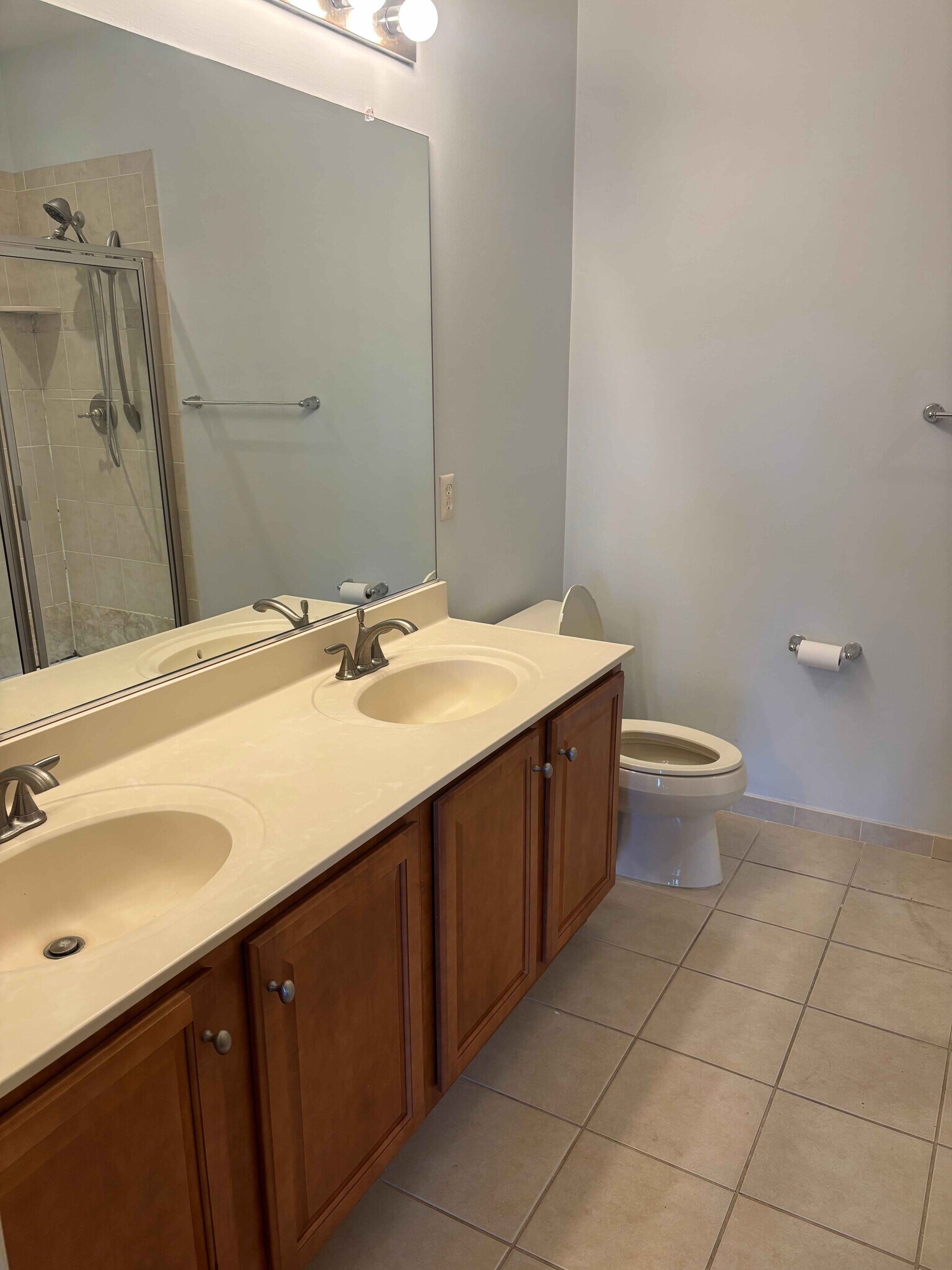 Master Bathroom - 300 W Elm St