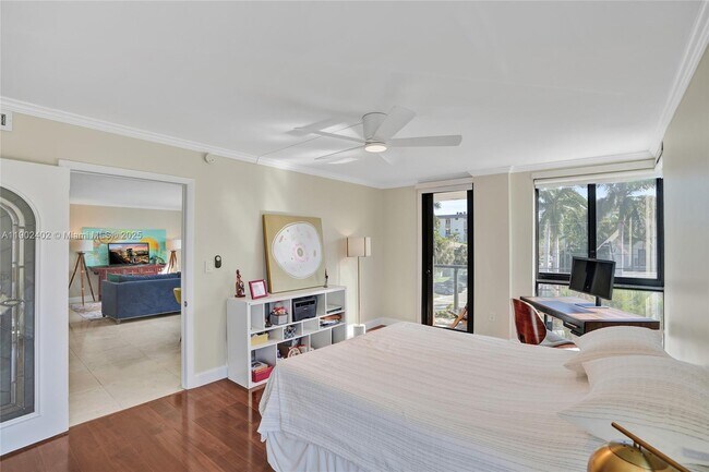 Building Photo - 9800 W Bay Harbor Dr