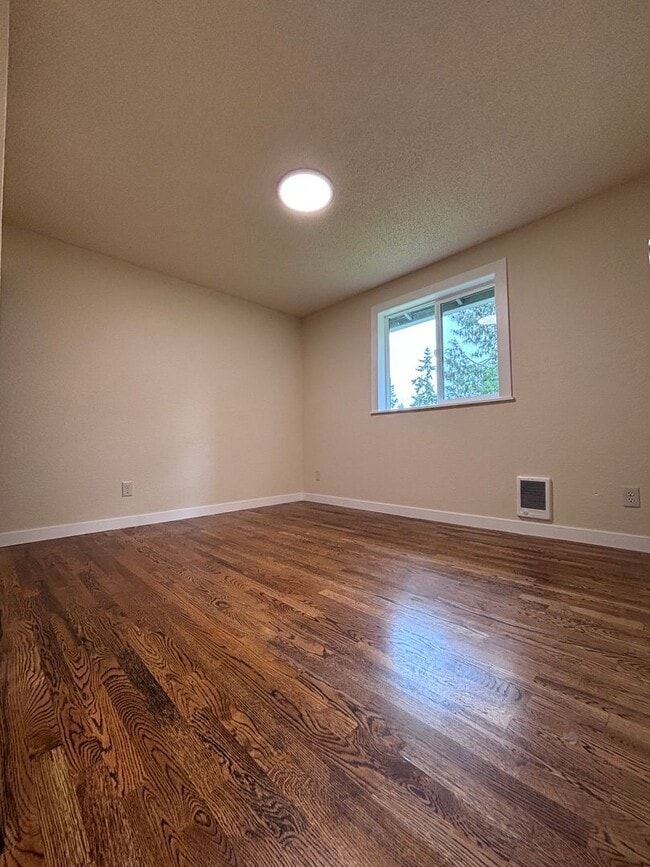 Building Photo - Desired NE Tacoma Community