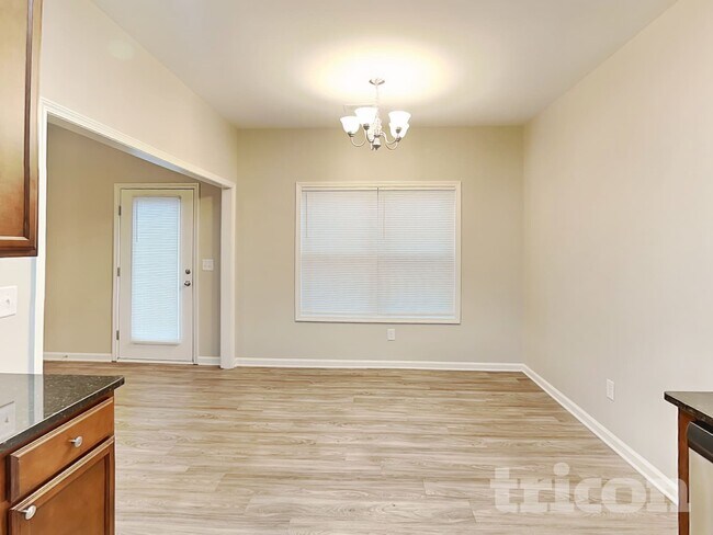 Building Photo - 246 Viking Ln