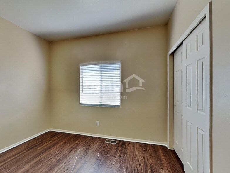 Building Photo - 31 W Clear Water Dr