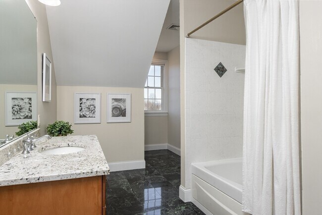 Building Photo - 63 Skyfields Dr