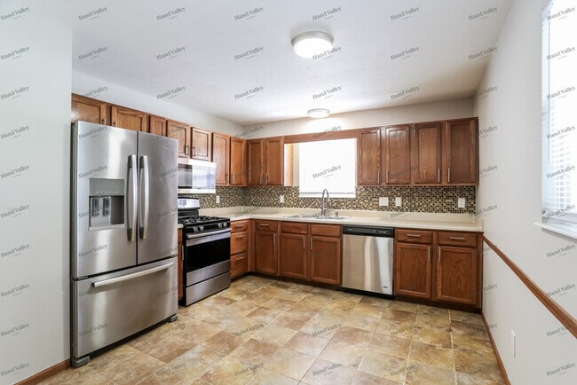 Building Photo - 522 Elaine Rd