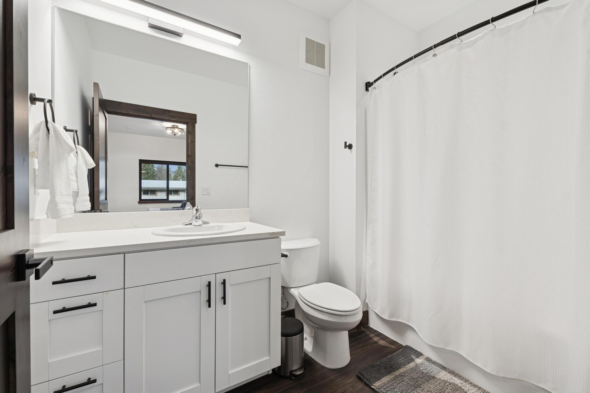 Building Photo - 1840 Baker Ave