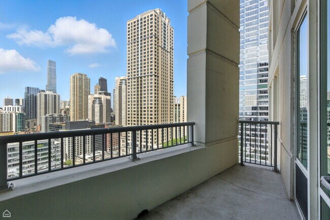 Building Photo - 345 N LaSalle St