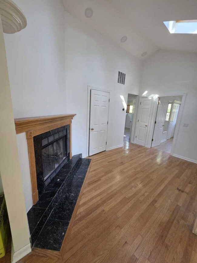 Building Photo - 20831 Maple Ct