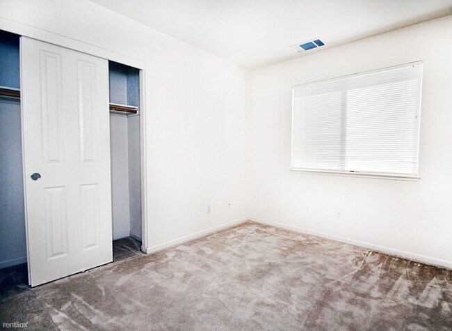 Building Photo - 925 Wilks St