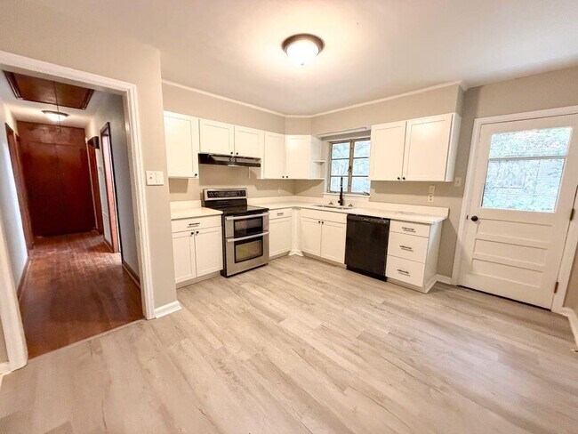 Building Photo - 51 Sherwood Dr