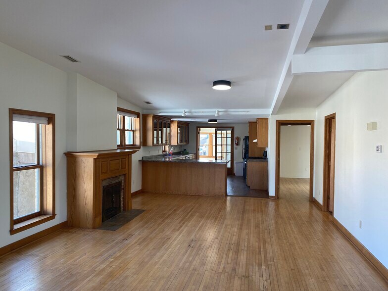 Building Photo - 121 W Fond Du Lac St