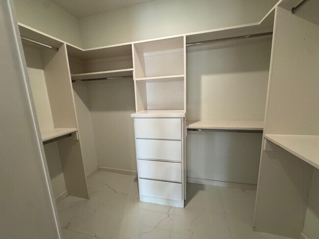 Building Photo - 1504 Ocaso Dr