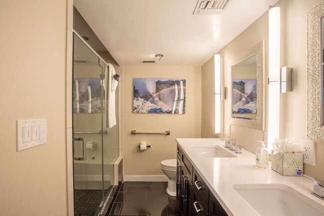 Building Photo - READY TO VIEW NOW! Gorgeous Downtown Phoen...