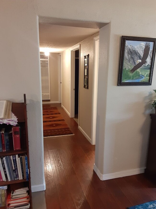 Building Photo - 3 Bedroom 2 Bath in Cortez