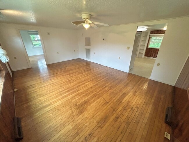 Building Photo - Four Bedroom House just outside Blacksburg