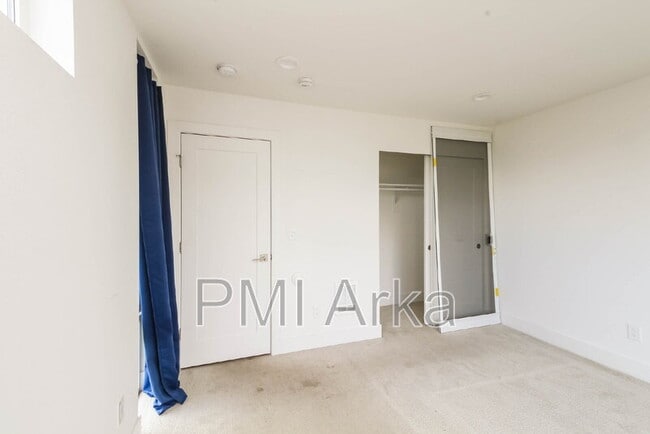 Building Photo - 909 28th Ave S
