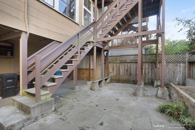 Building Photo - 1618 Grove St