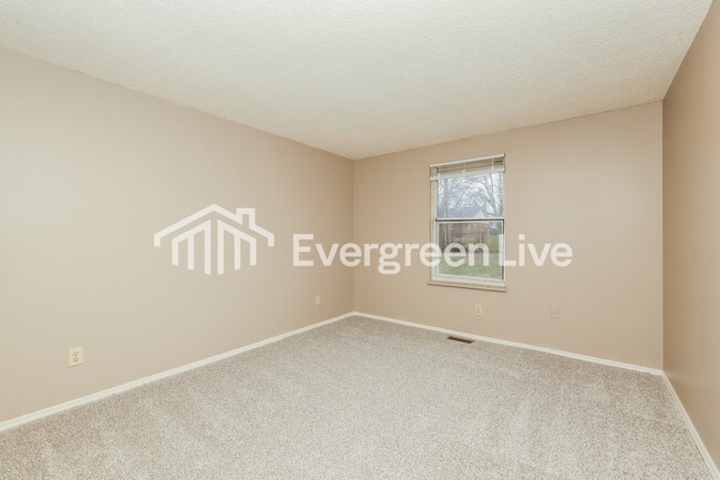 Building Photo - 4735 Stonehedge St