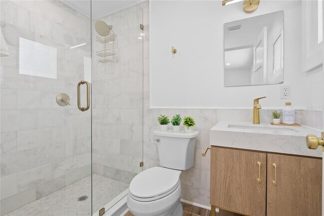Building Photo - 4879 Commonwealth Dr