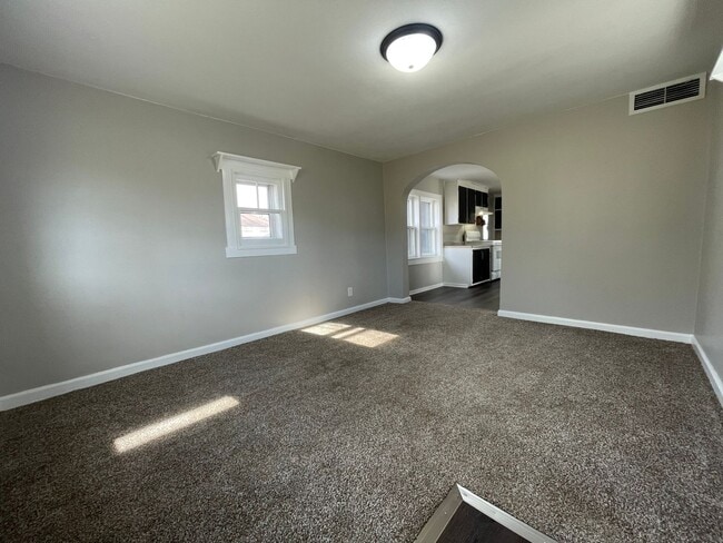 Building Photo - 2 bed, 1 bath home for rent in Waterloo