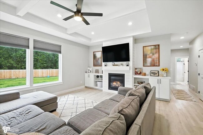Building Photo - 4 BEDROOM | 2 BATHROOMS | 3 CAR GARAGE | M...