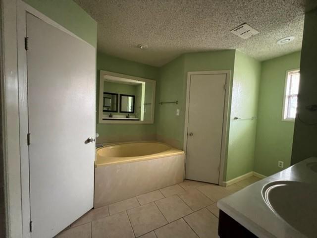 Building Photo - 3941 Trinity Ln