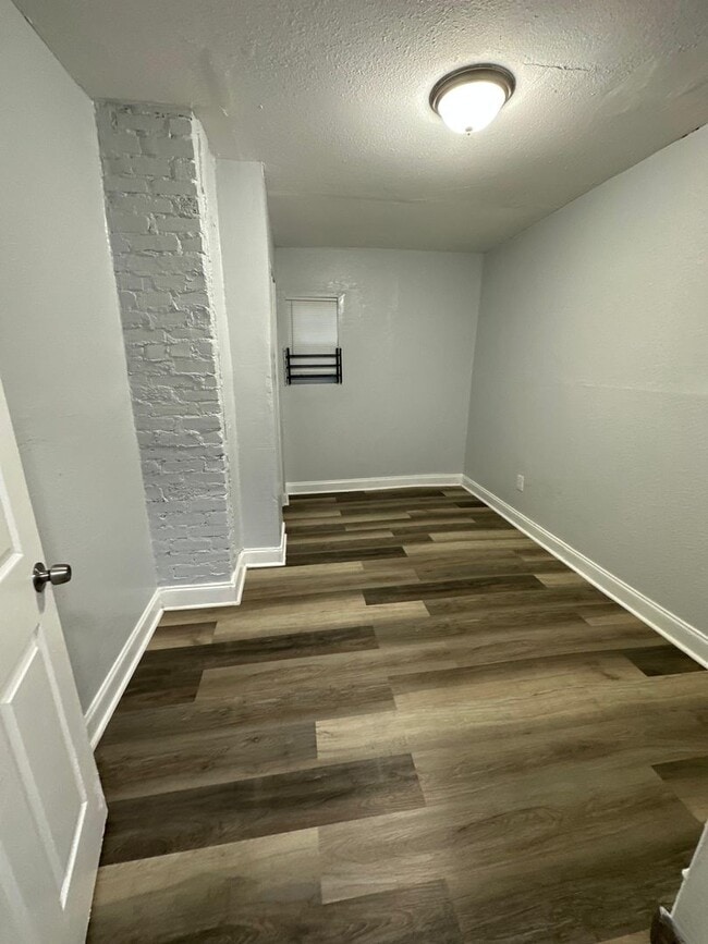 Building Photo - Fully Renovated 3/1 Single Family House Available for Immediate Rent!