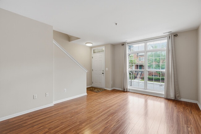 Building Photo - 39475 Springwater Dr