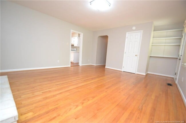 Building Photo - 806 Kingswood Dr