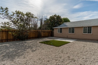 Building Photo - Completely renovated 1 bed, 1 bath house with yard