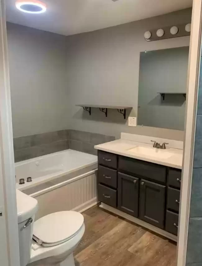 Building Photo - PRE-LEASING!! AVAILABLE AUGUST 10TH! 3 Bedroom/ 2 Bathroom House
