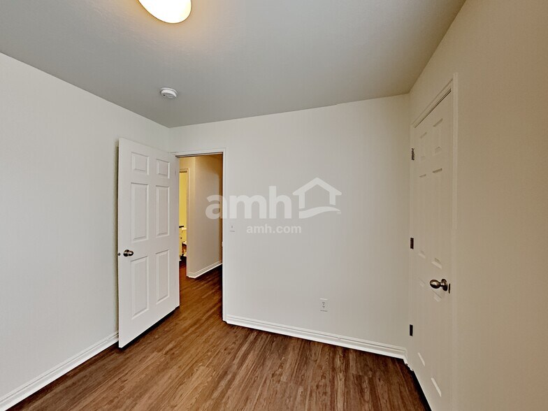 Building Photo - 4384 Maple Dr