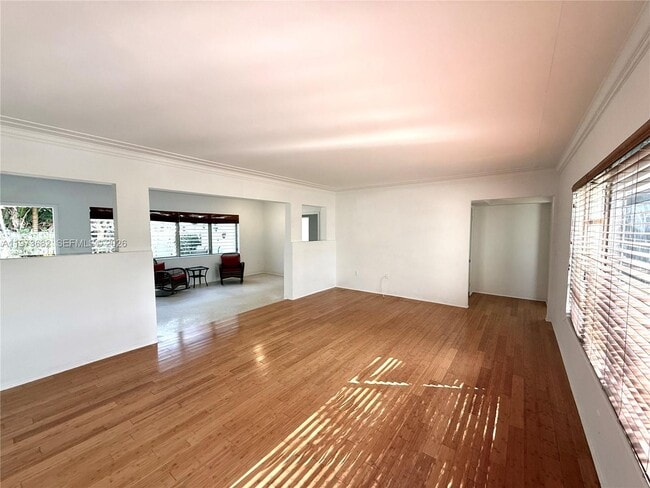 Building Photo - 845 Fairway Dr