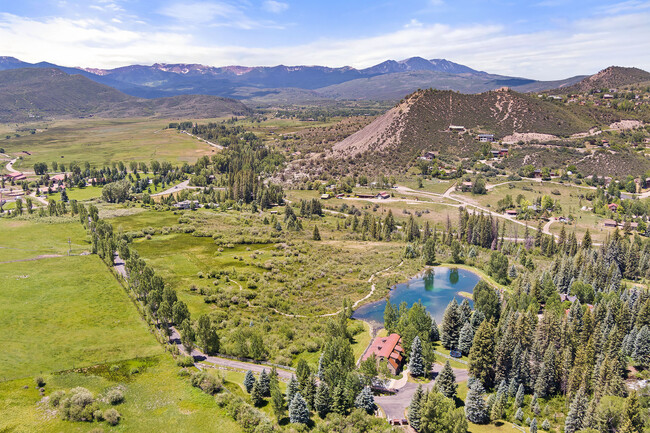 Building Photo - 1900-1902 Snowmass Creek Rd