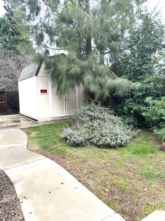 Building Photo - 238 Westbury Ln