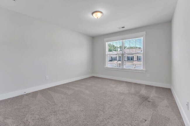 Building Photo - Elegant 3 Bed / 2.5 Bath Luxury Townhome + Bonus Room in Indigo Pointe with Main-Level Primary Su...