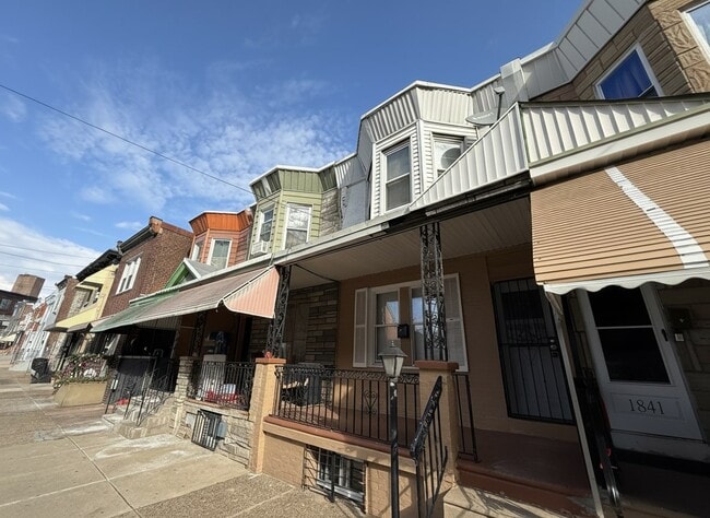 Building Photo - 1839 E Ontario St