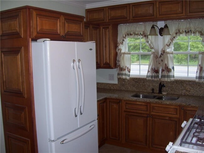 Building Photo - 203 Sherman Dr