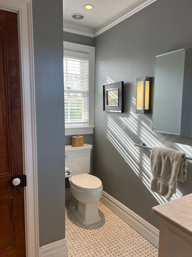 Building Photo - 23 Howard St