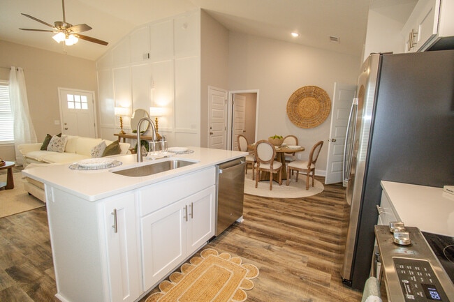 Building Photo - 116 Woodsedge Dr