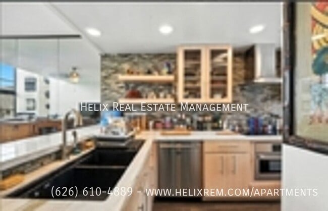 Building Photo - 7322 Marina Pacifica Dr N