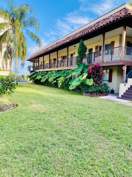 Primary Photo - 7 Oak St